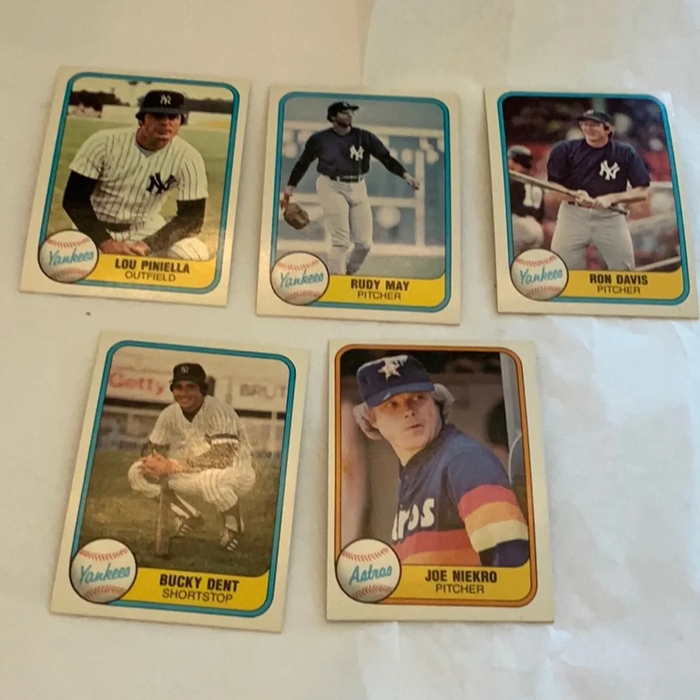 Bundle of Baseball Cards Lot 29**